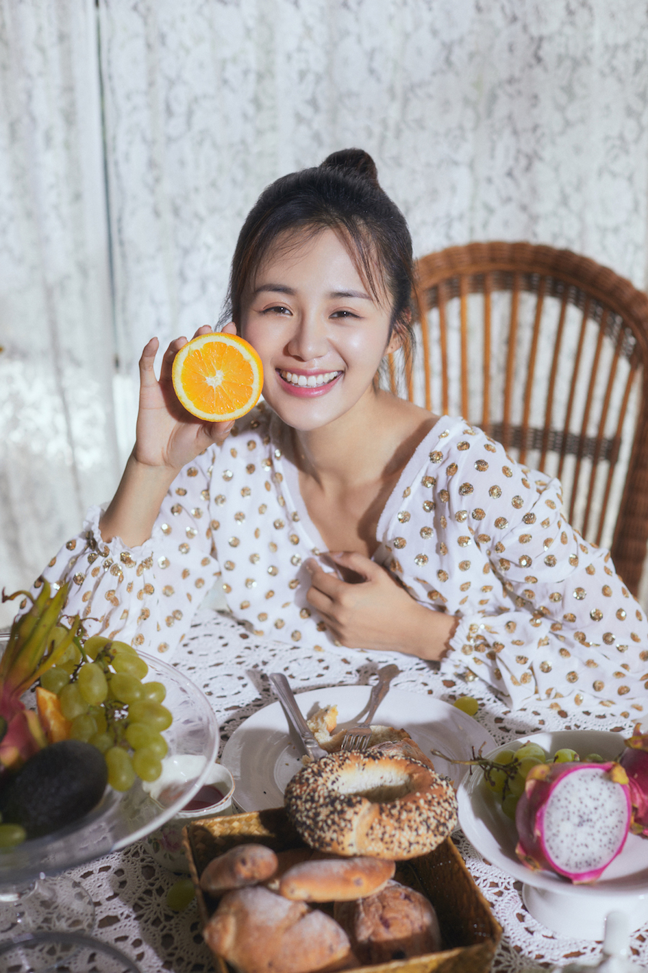 安悦溪玩转轻复古风写真 散发清新果汁美