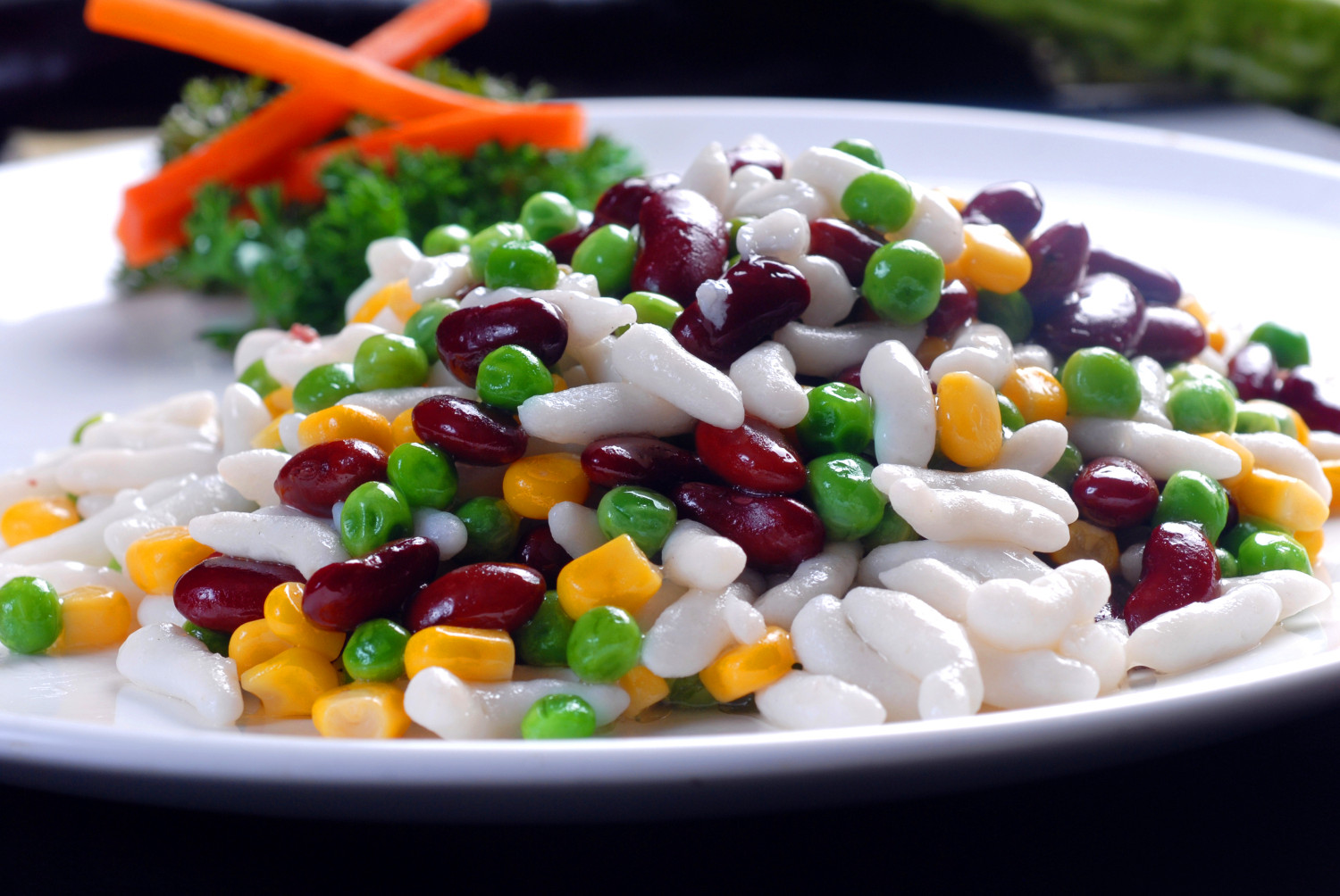 豌豆粉蒸肉:豌豆粉蒸肉是由五花肉等为主要食材做成的一道菜品,属于