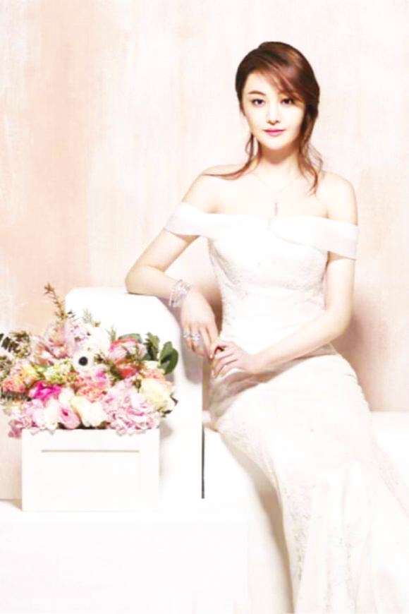 郑爽晒新房照片,网友:装修后可别忘了除甲醛啊!