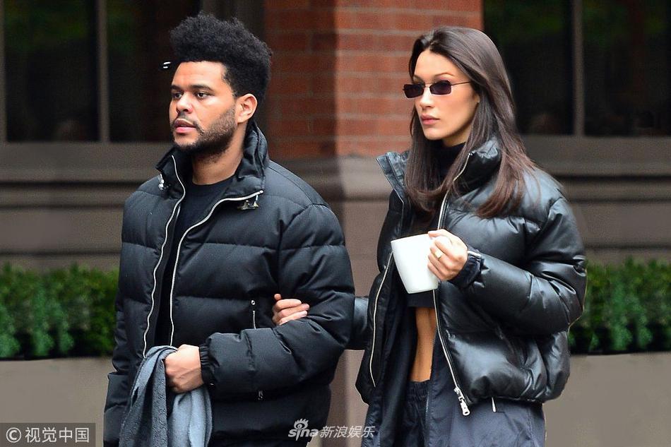 当地时间2018年11月5日,美国纽约,贝拉哈迪德(bella hadid)与男友威肯