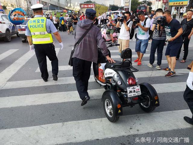 動真格!鄭州交警在火車站及周邊區域再次出擊嚴打黑車