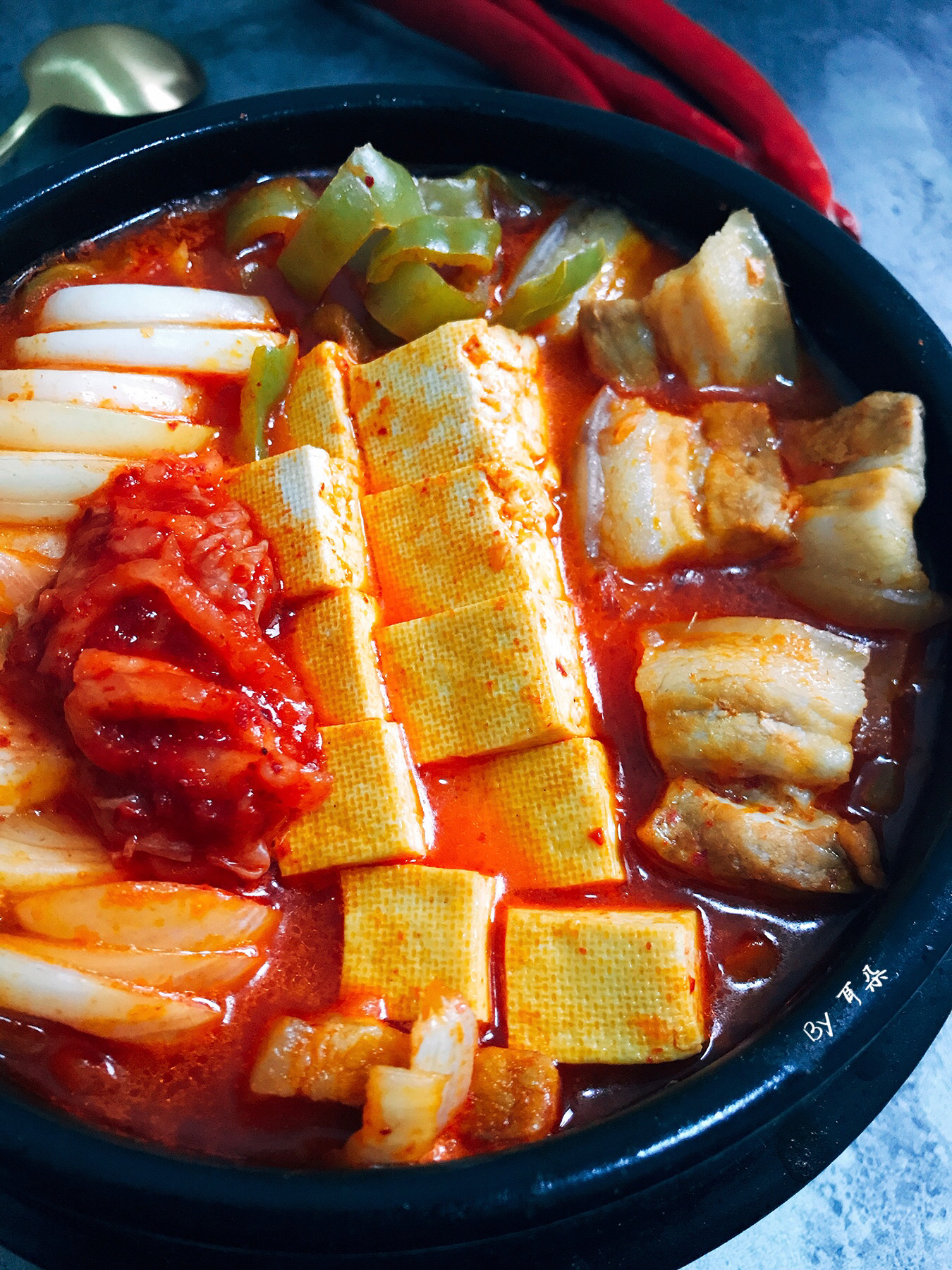 韩国吃播最爱的五花肉辣白菜锅,原来做法这么简单,学会1周吃3次