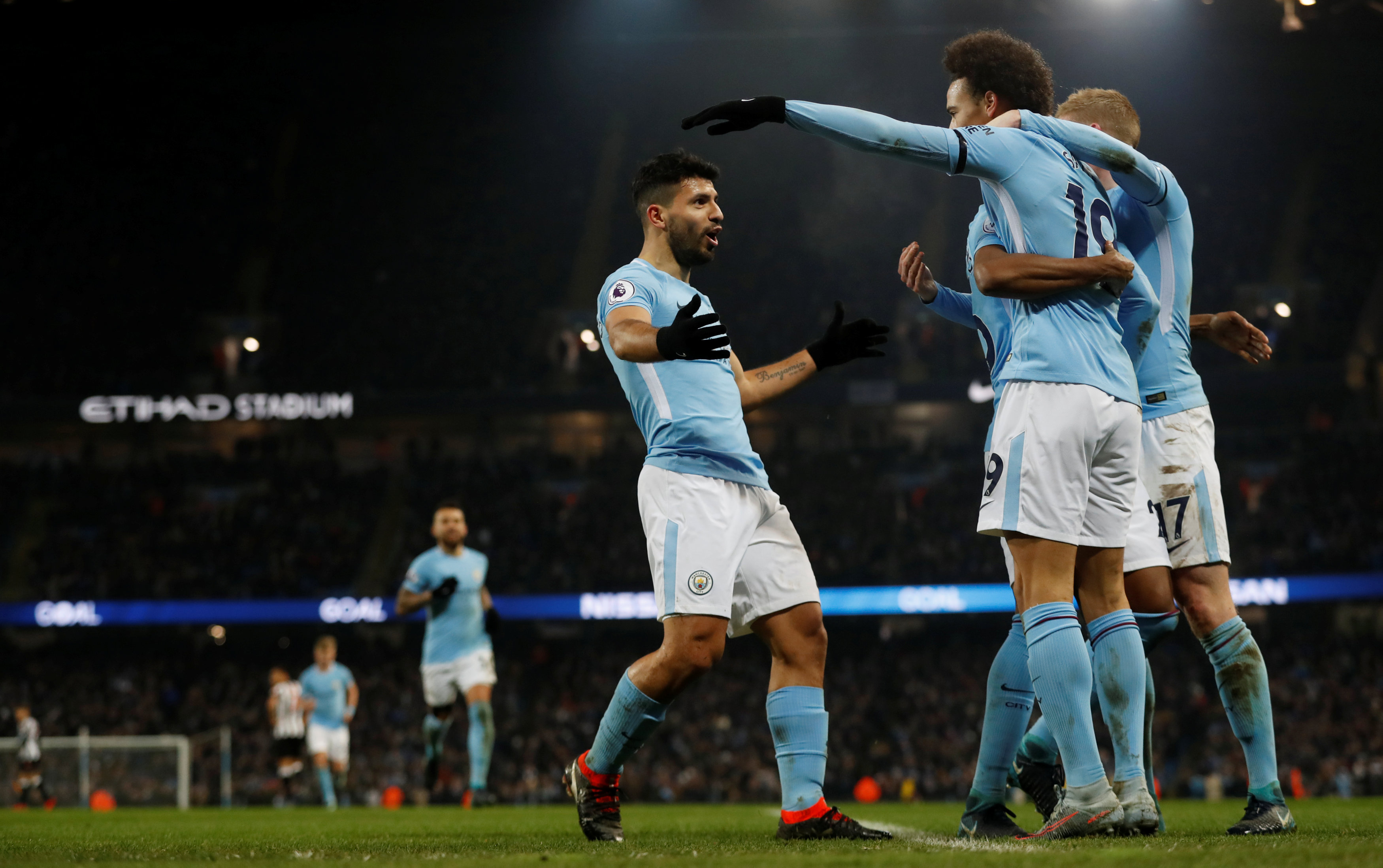 (体育)(4)足球——英超:曼城胜纽卡斯尔