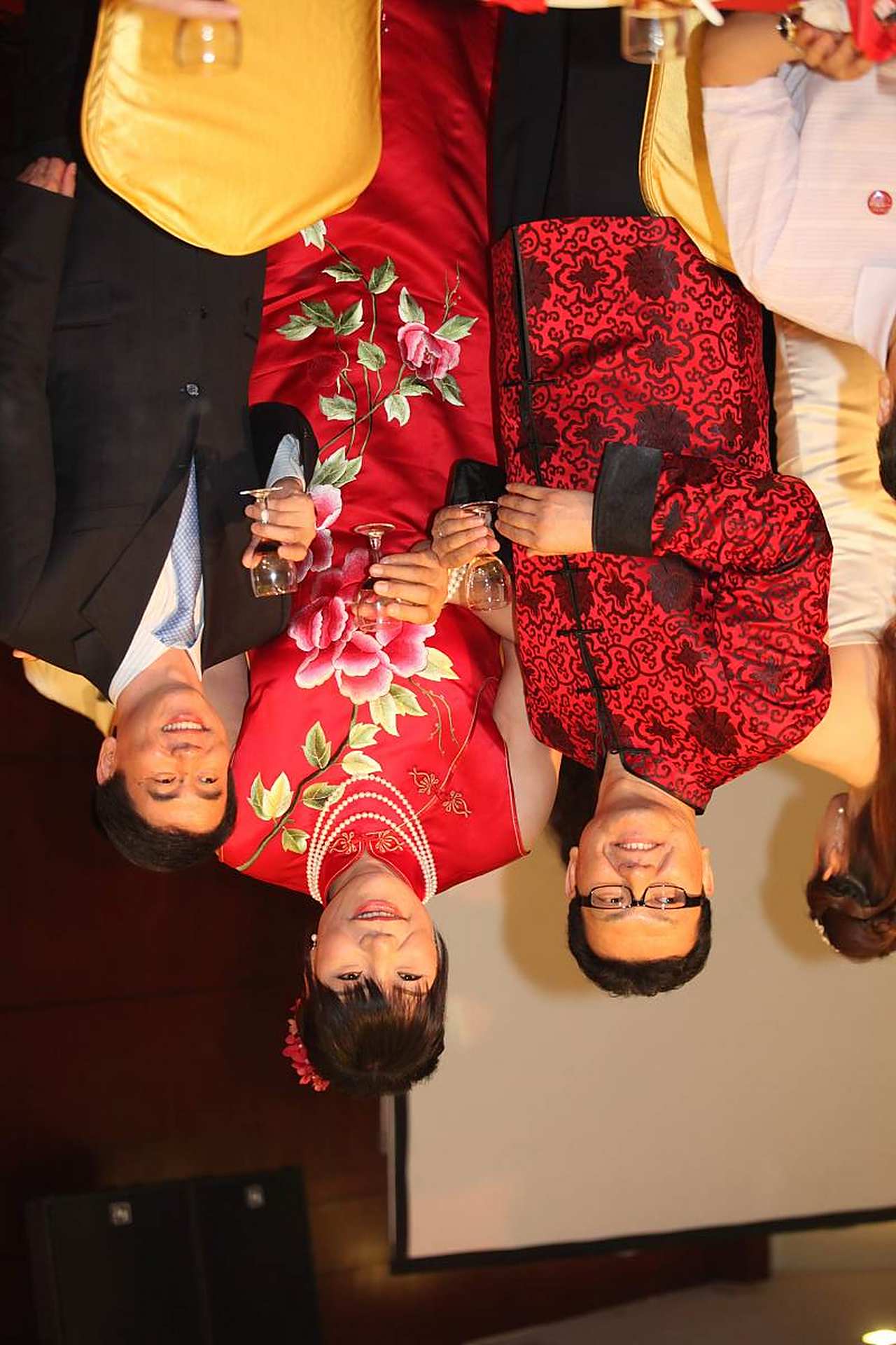 从河南农村走出的篮球巨星郑海霞,在2010年嫁给了平凡丈夫,但由于双腿