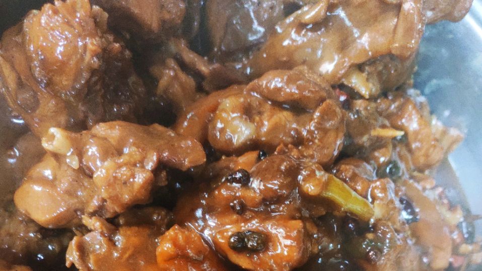 大厨分享酱爆兔肉的做法,食材和用料都很简单,建议收藏