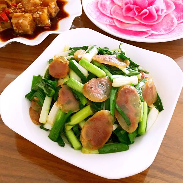 腊肠炒大蒜,排毒美味,味道好