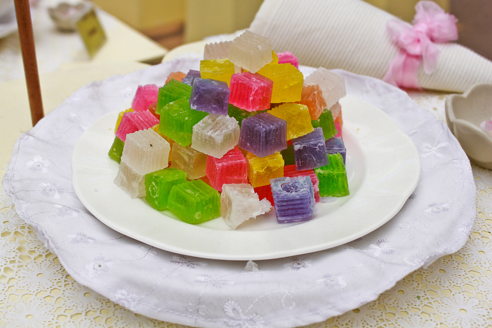 96彩色凉粉是一种色彩缤纷,口感清爽的夏季美食.