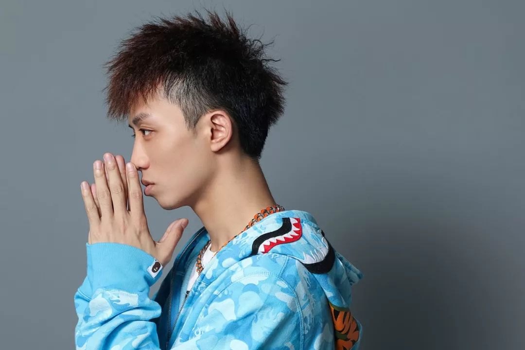 王齐铭|顶天立地 watchme,修炼必杀「壹銘驚人」