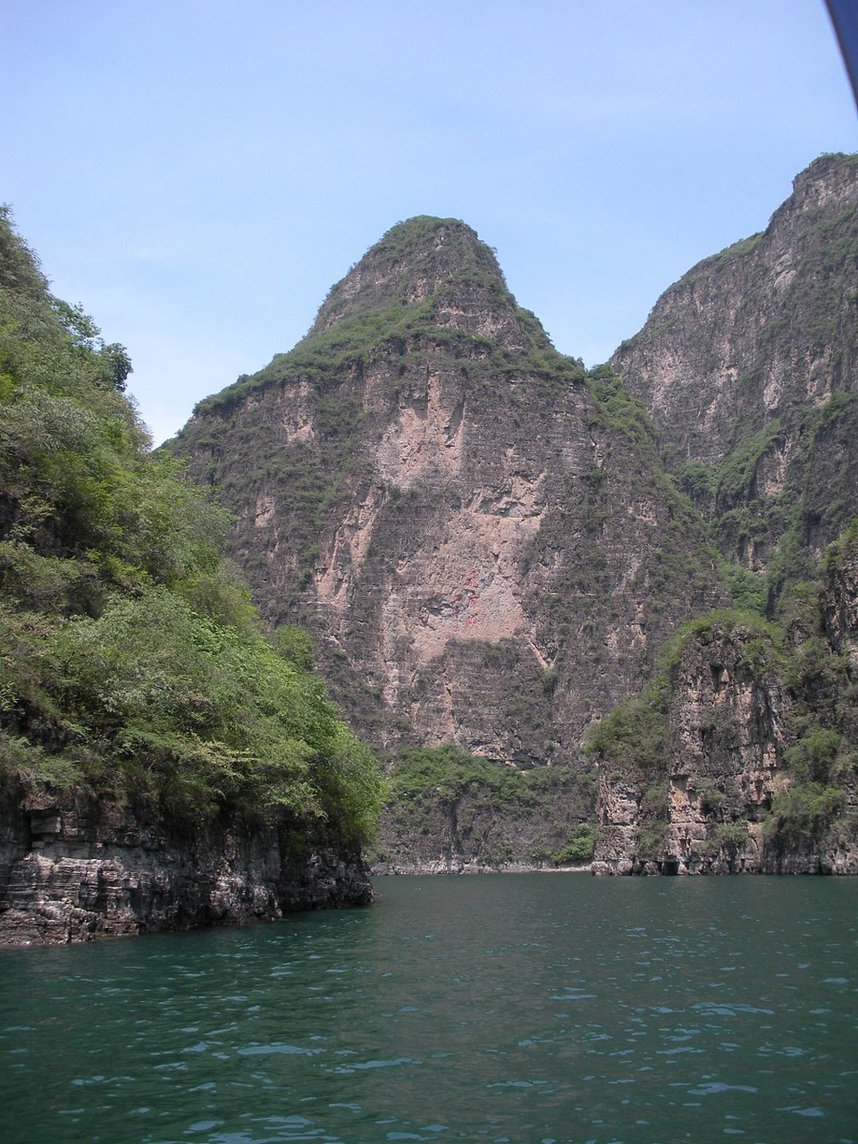 来来来,我给你推荐个好去处——郑州巩义市的紫龙峡,保证让你暑气全消