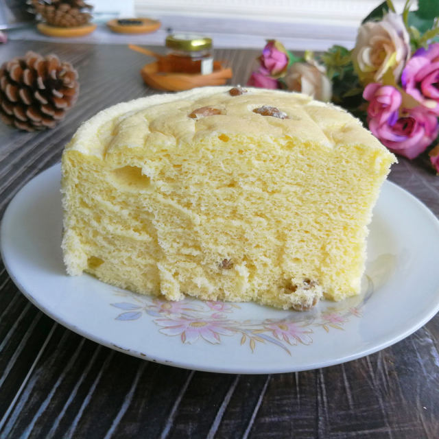 自制蒸蛋糕,口感松软,清爽不腻,感觉比烤起来的还要好吃