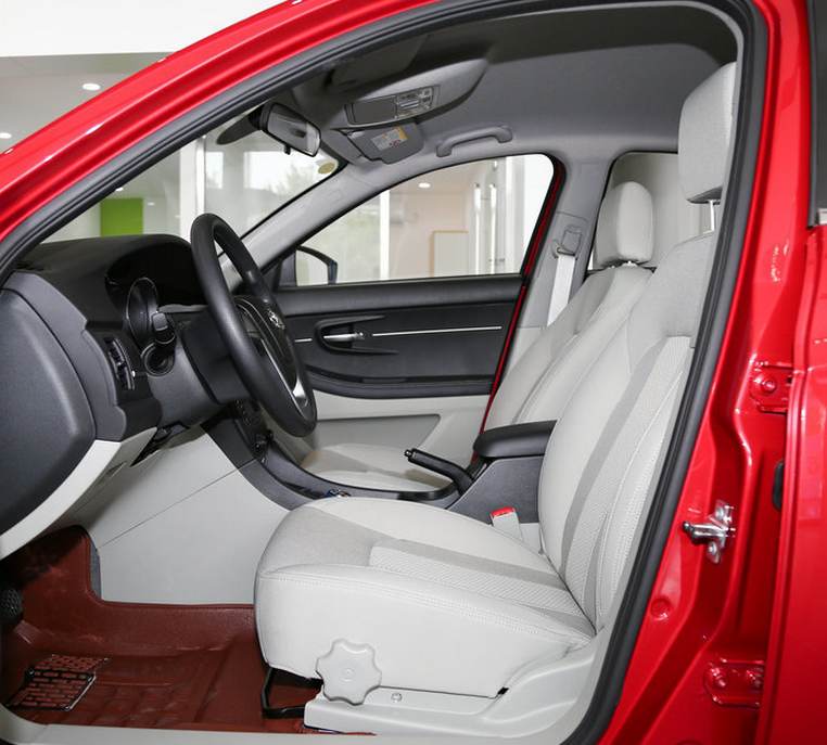 北汽eu260的照片鉴美,外形优美大气,符合大众的审美!