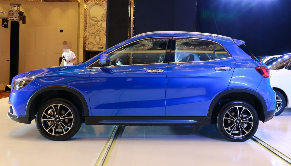 一组领途k-one照片,很不错的车型选择,是最新的设计理念