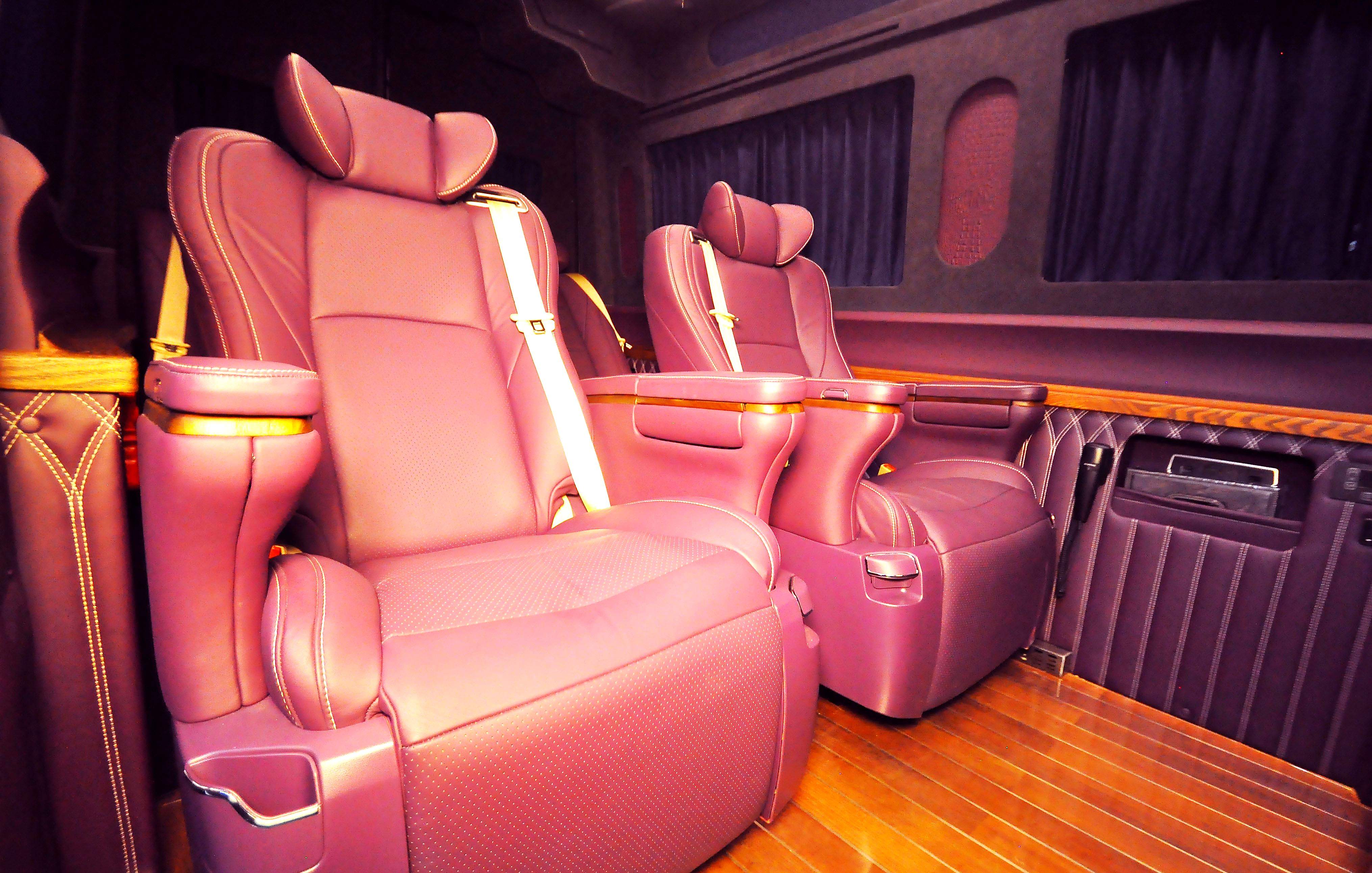 航空定制座椅,八项电动调节.集通风,加热,按摩于一体的商务车.