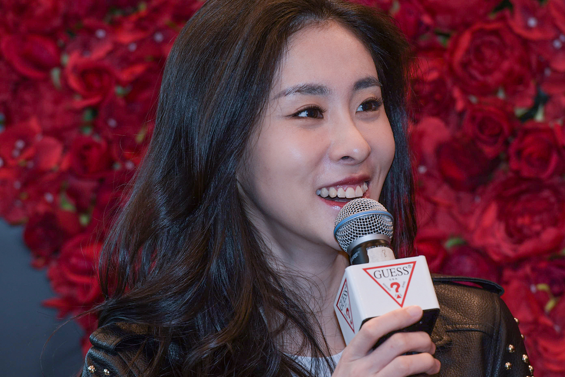 作为《中国好声音》历届冠军中最成功的歌手,张碧晨历经过多次大起大