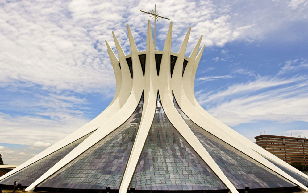 巴西利亚大教堂是一座位于巴西首都巴西利亚的天主教大教堂,是天主教