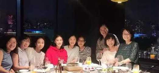 黄圣依发微博晒自己的同学聚会照 引来不少网友感叹