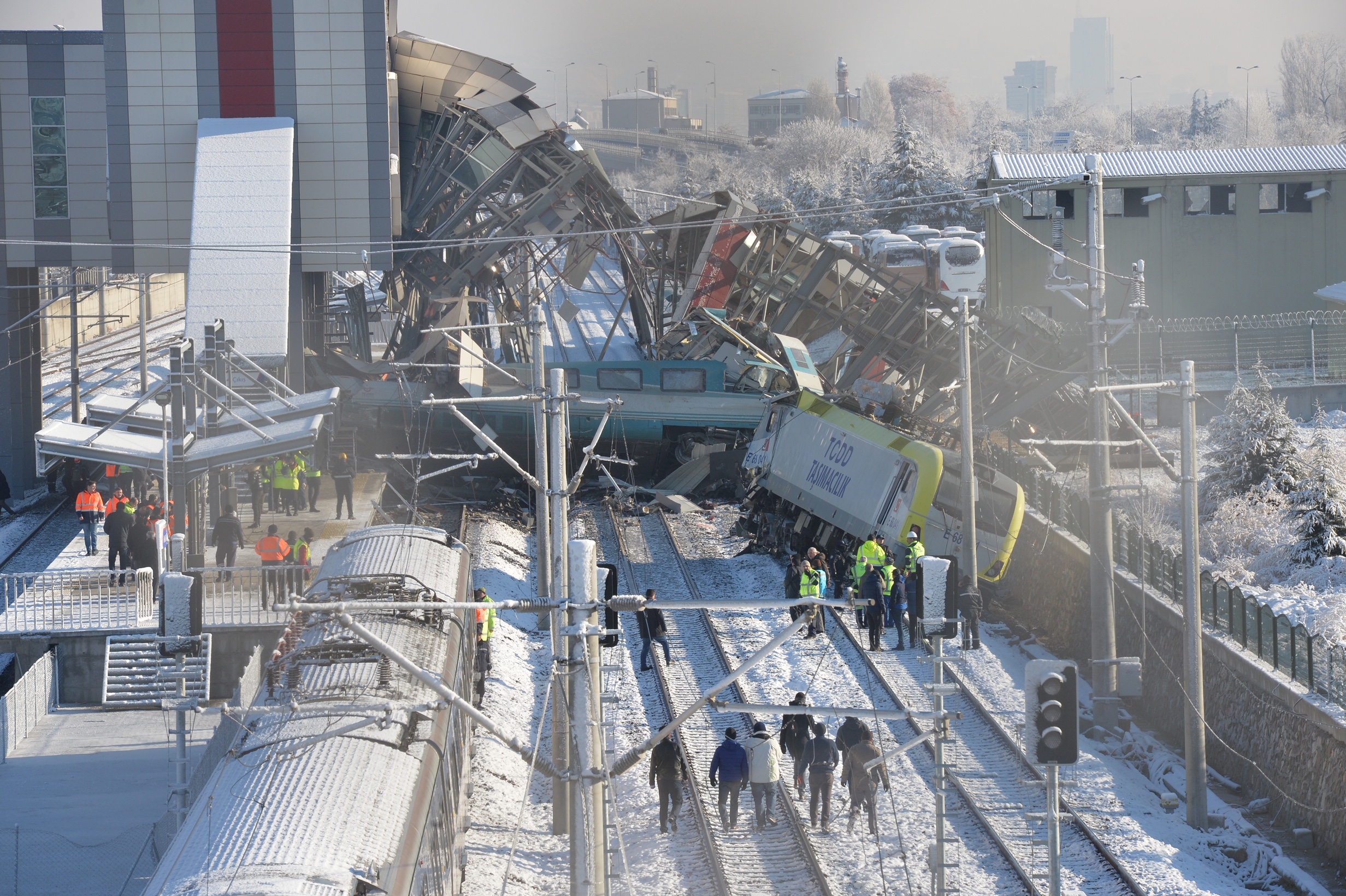 土耳其高铁撞车事故致9死47伤