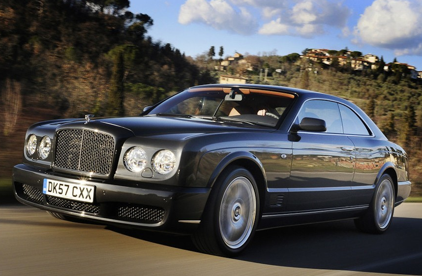 前脸的设计也很不错,突显出了一些运动感.