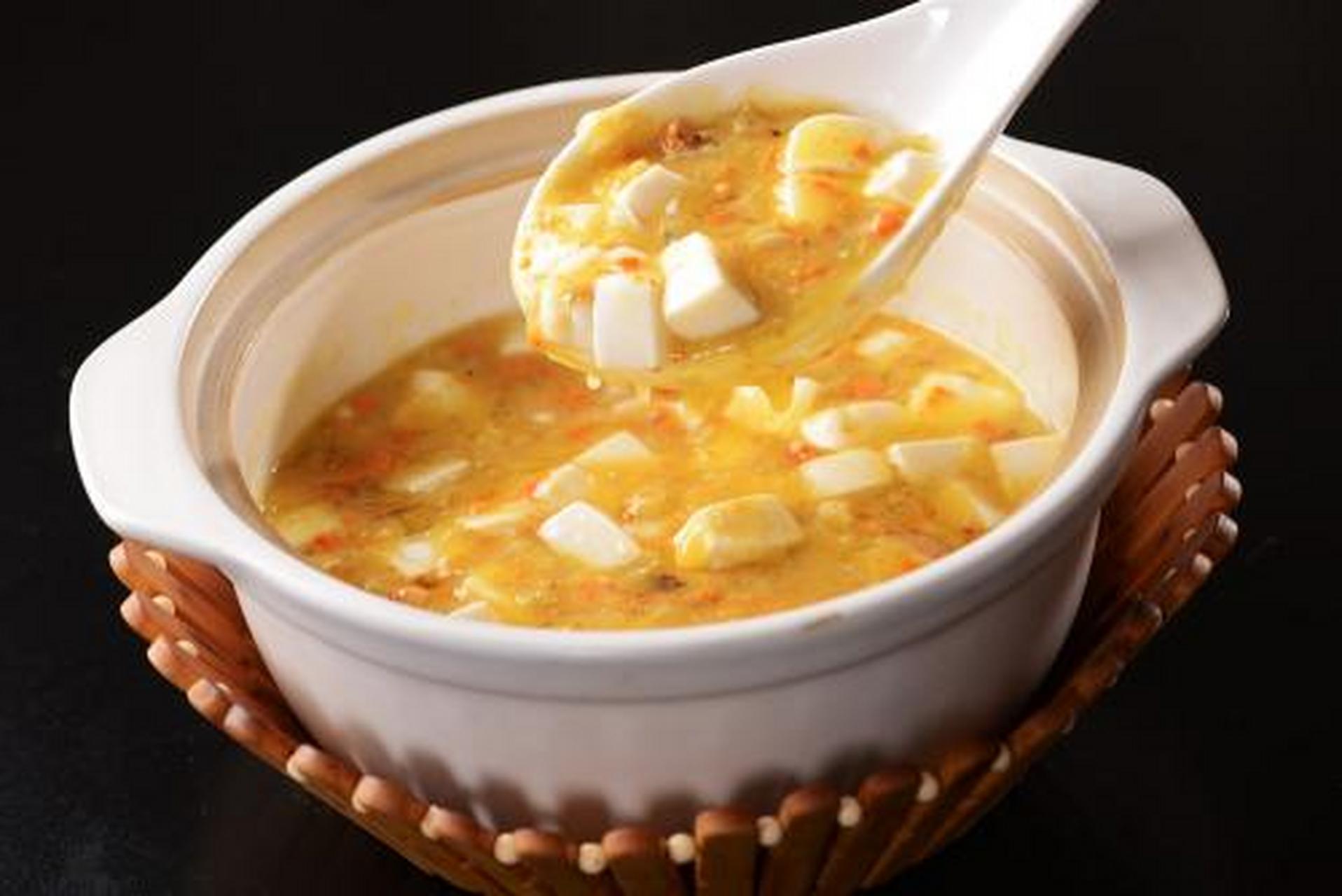 城市身边事#【上海市美食】蟹粉豆腐是江南地区汉族名菜之一,将小