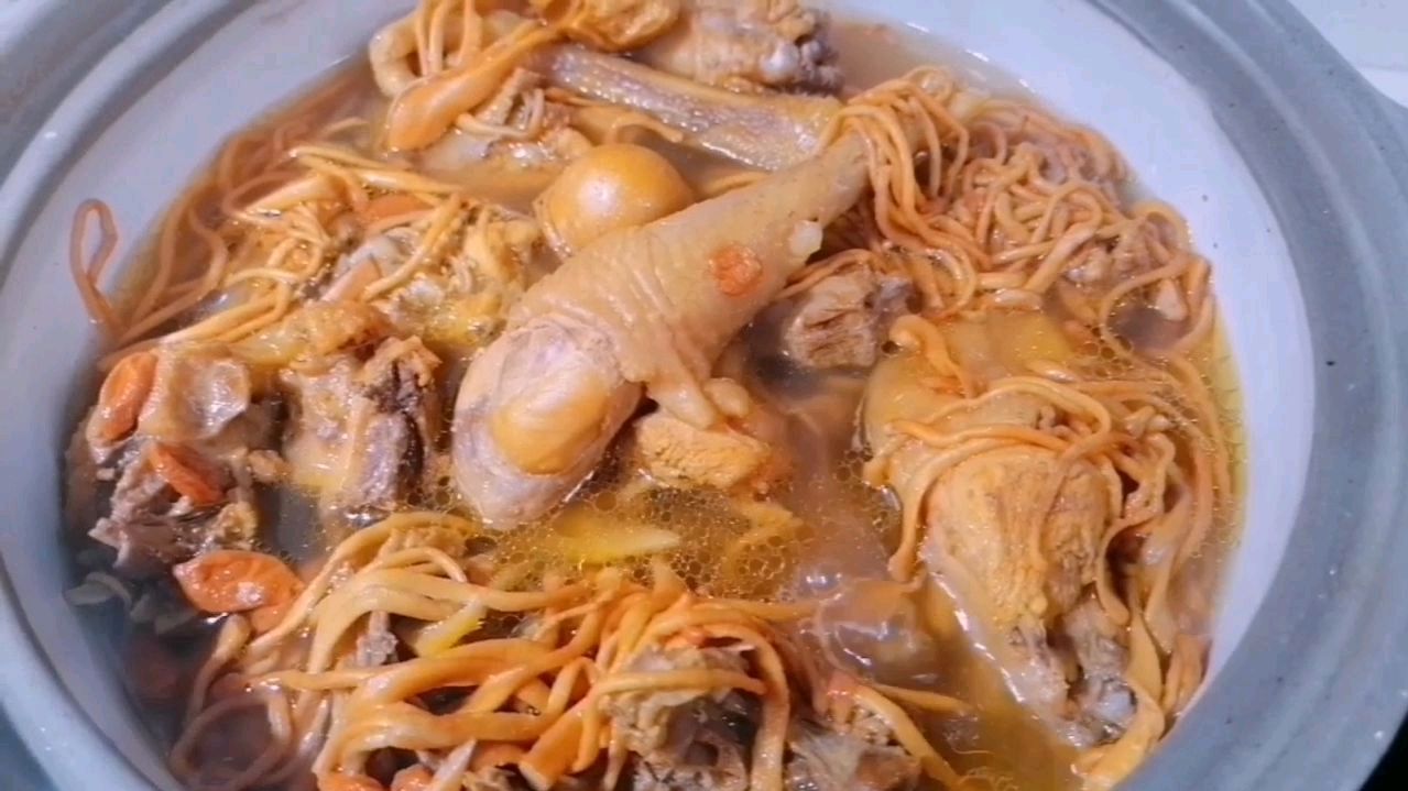 虫草花炖鸡汤,为家人做道这样的汤,孩子夸颜色好,老人夸搭配棒