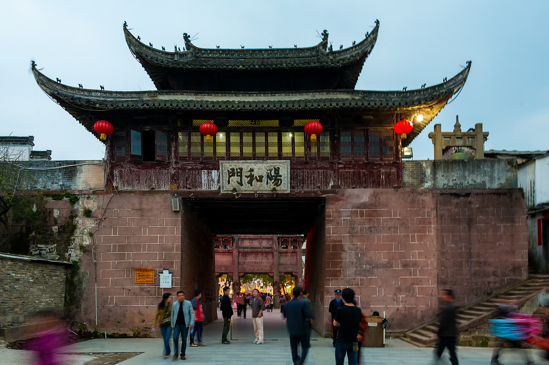 是中国三大地方学派之一的"徽学"发祥地,被誉为"东南邹鲁,徽商故里