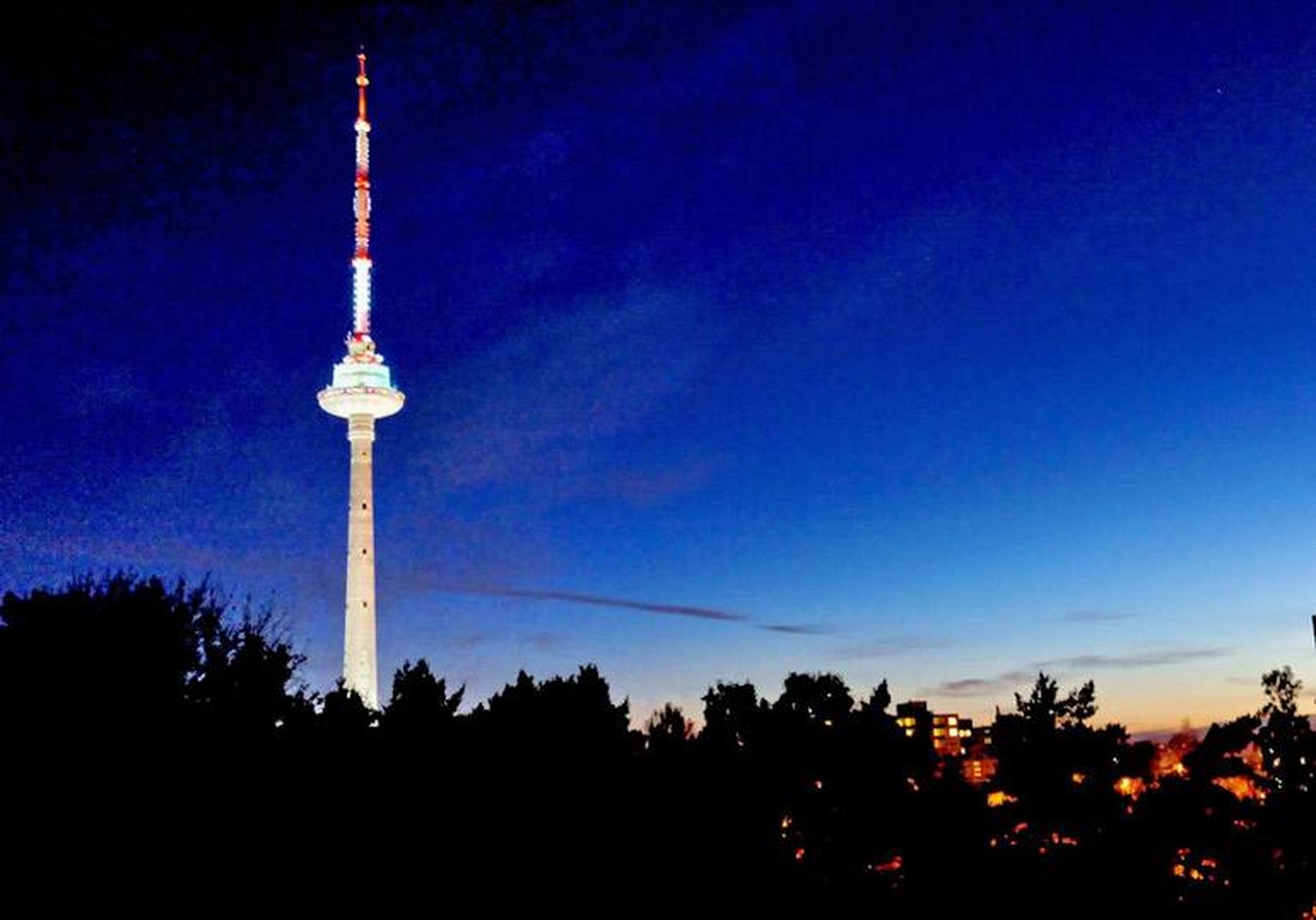维尔纽斯电视塔,它是位于立陶宛首都维尔纽斯微型区的地标性建筑,是
