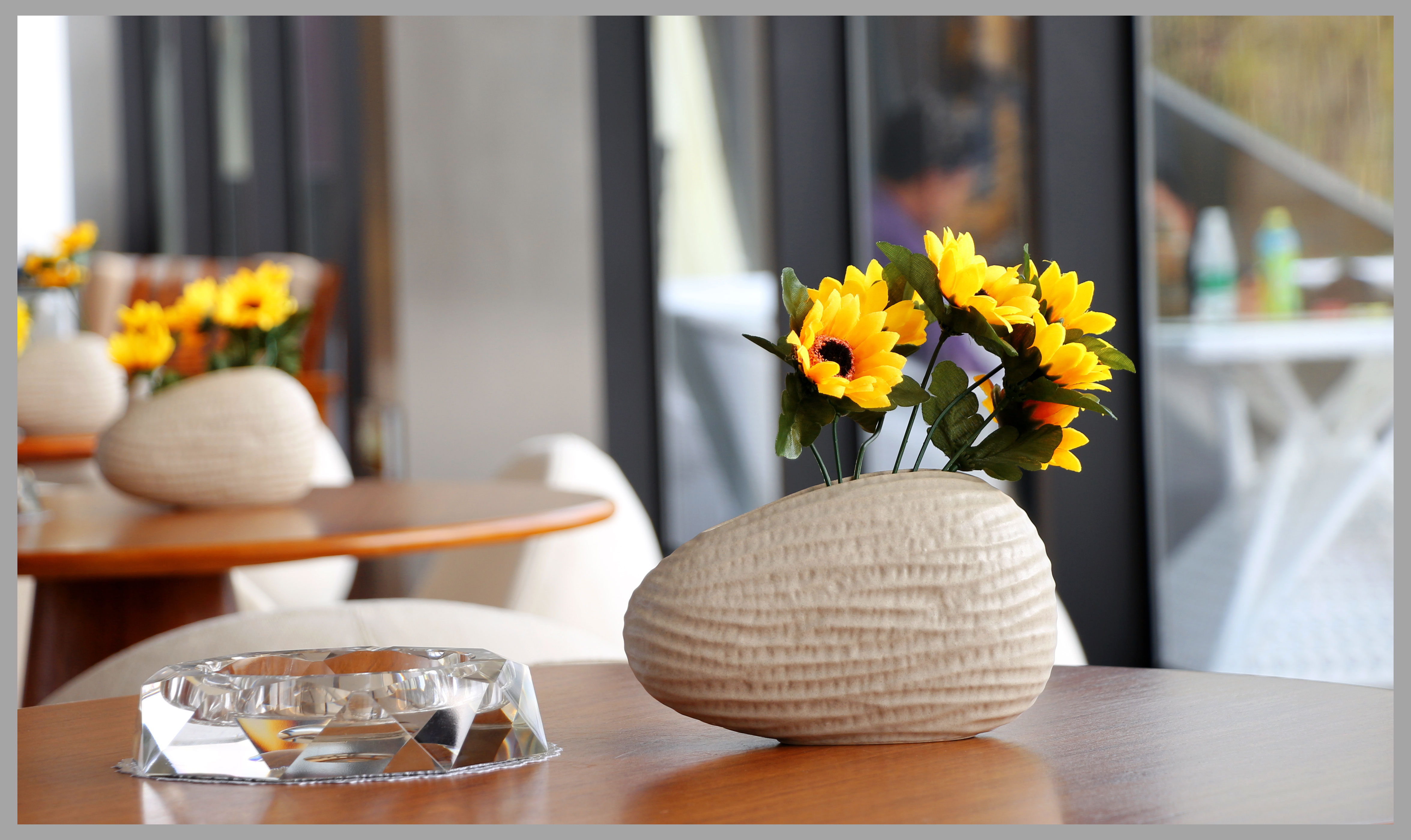 看到唐小糖一脸茫然的走过来,花月夜也是赶紧走过去,拉起她的手