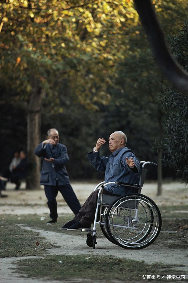 洪均生先生回憶在與陳發科先生學拳時就曾遇到過一位百歲老人,號稱