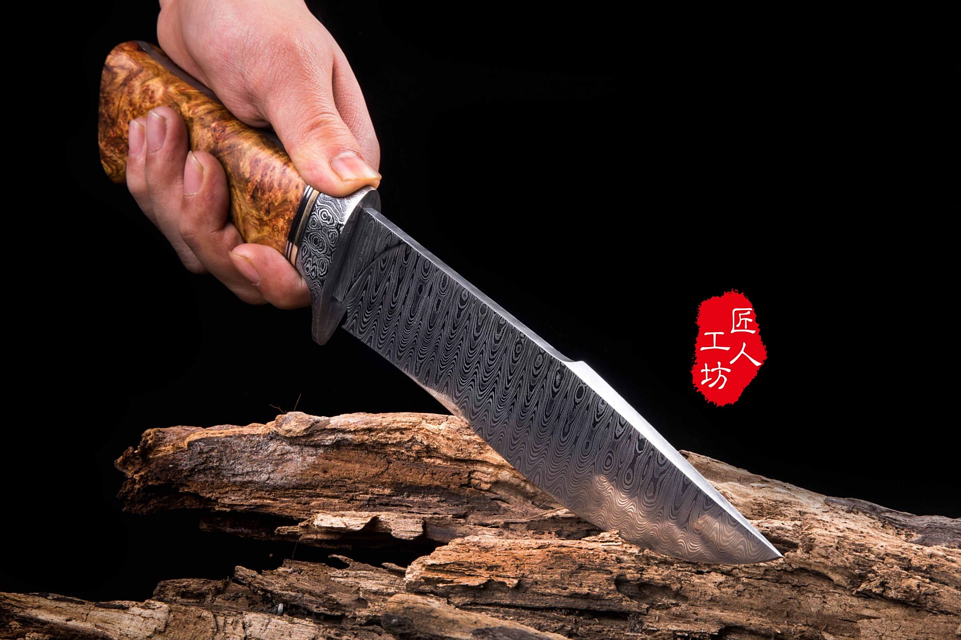 电影《鳄鱼邓迪》中最经典的一幕就是,邓迪带着妞路遇持刀劫匪,妞慌了