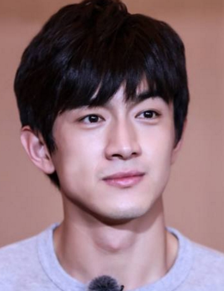 小眼睛,但却很帅很有型的四位男明星!