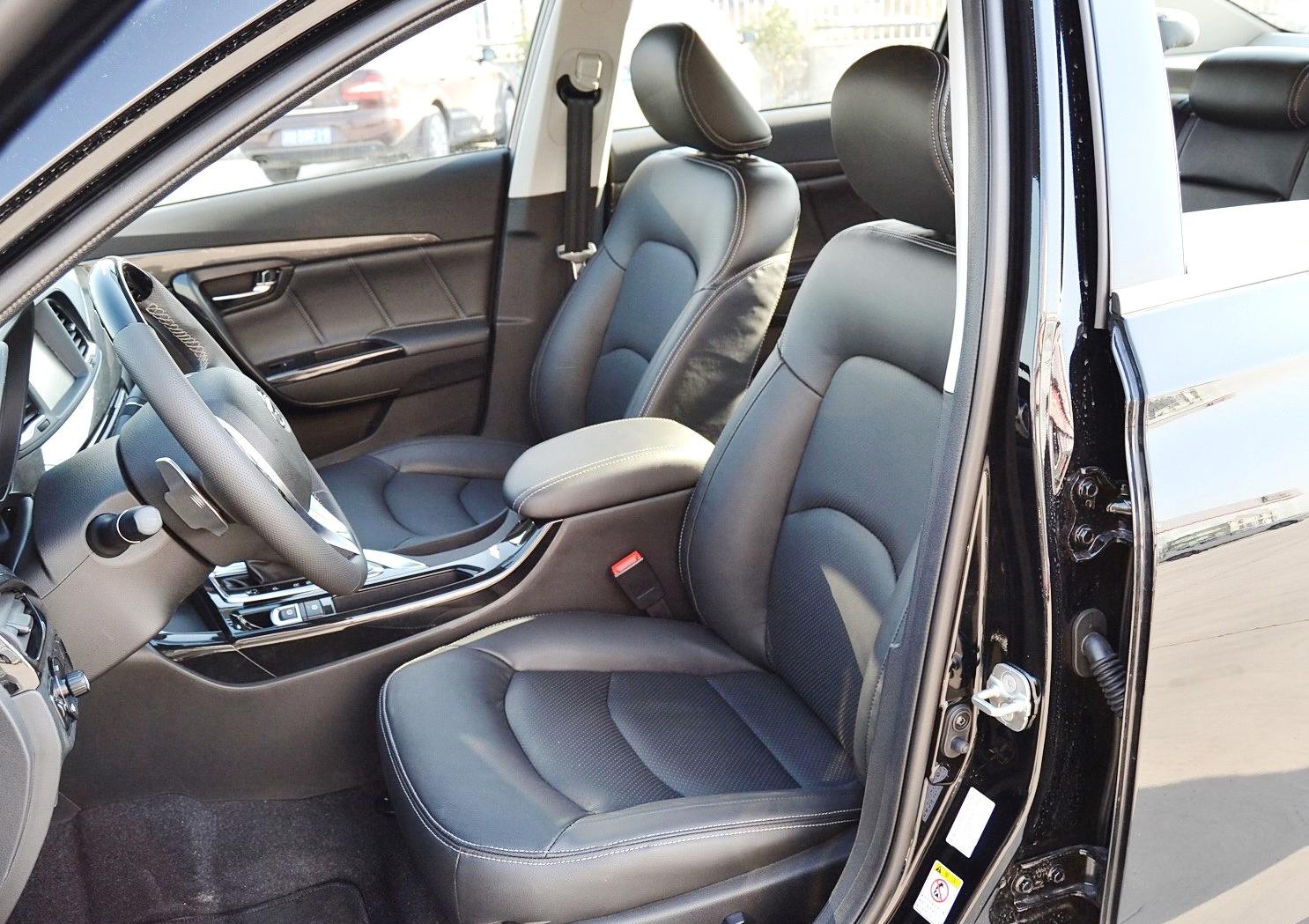 《传祺ga6》空间方面:乘坐空间还不错  从图片中可以看得出来空间很大