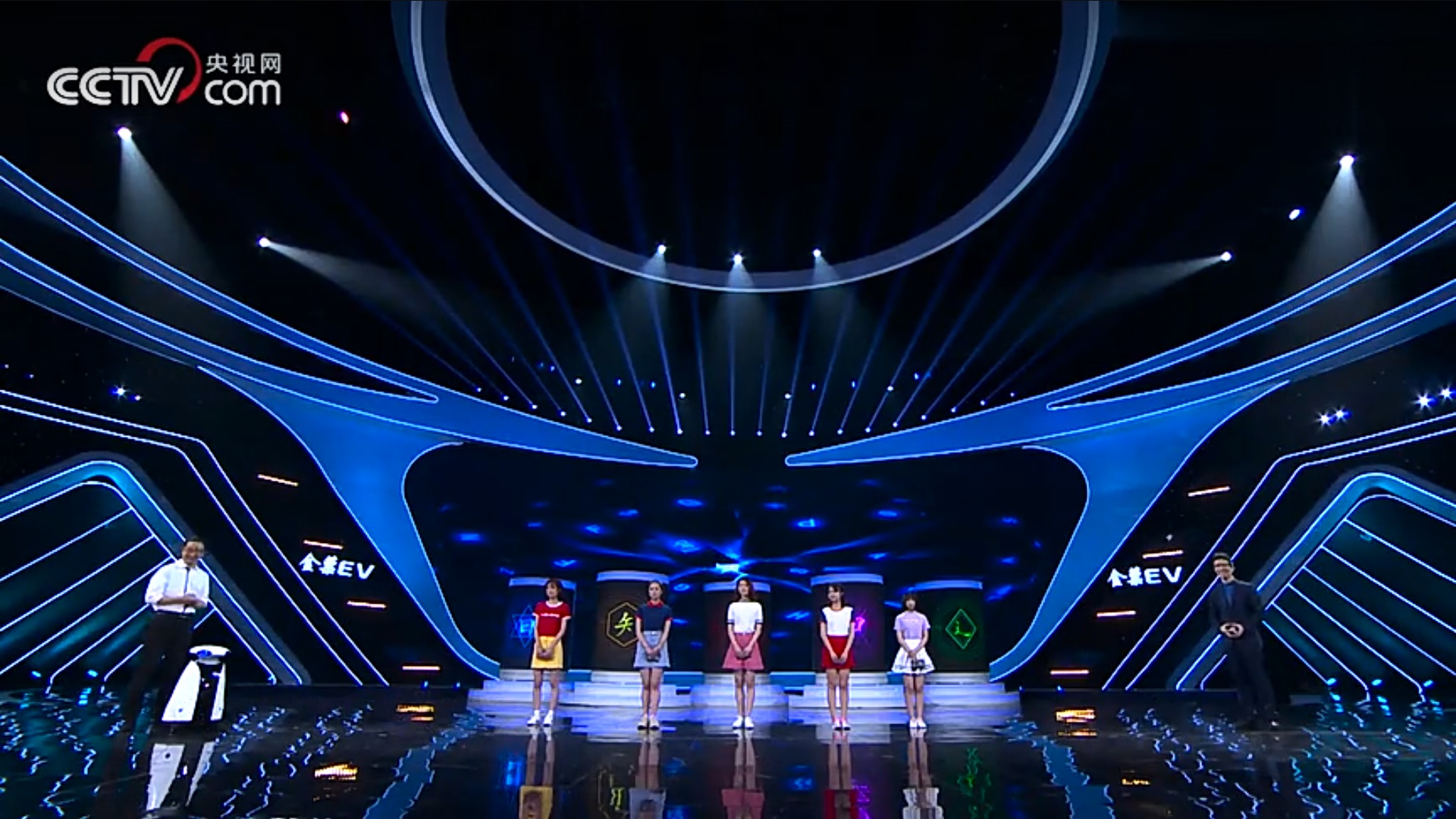 当撒贝宁和朱广权一起参加综艺,现场精彩无比,朱广权:我稀罕你