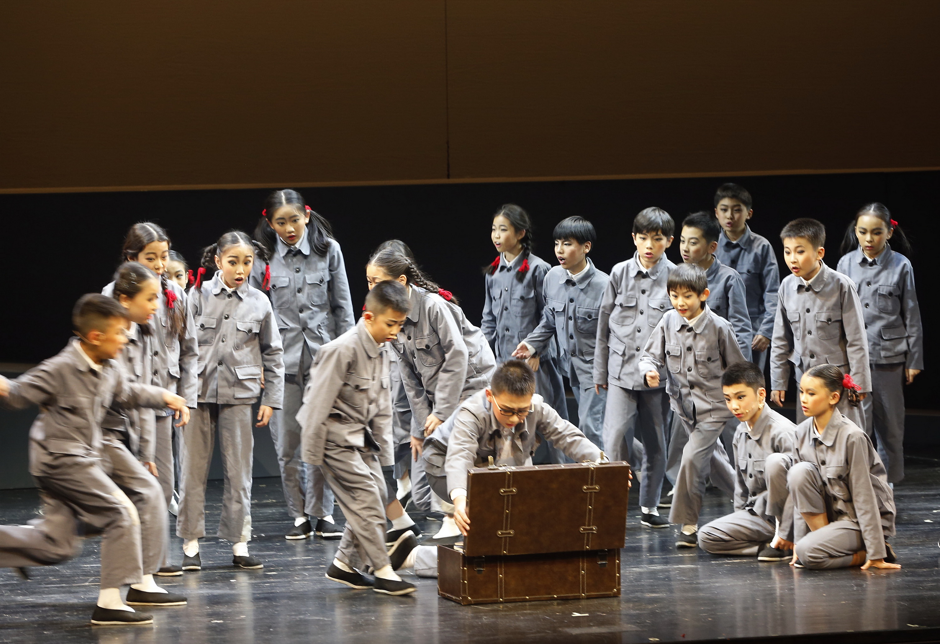 抗战题材儿童剧《箱子里的图书馆》在京上演(3)