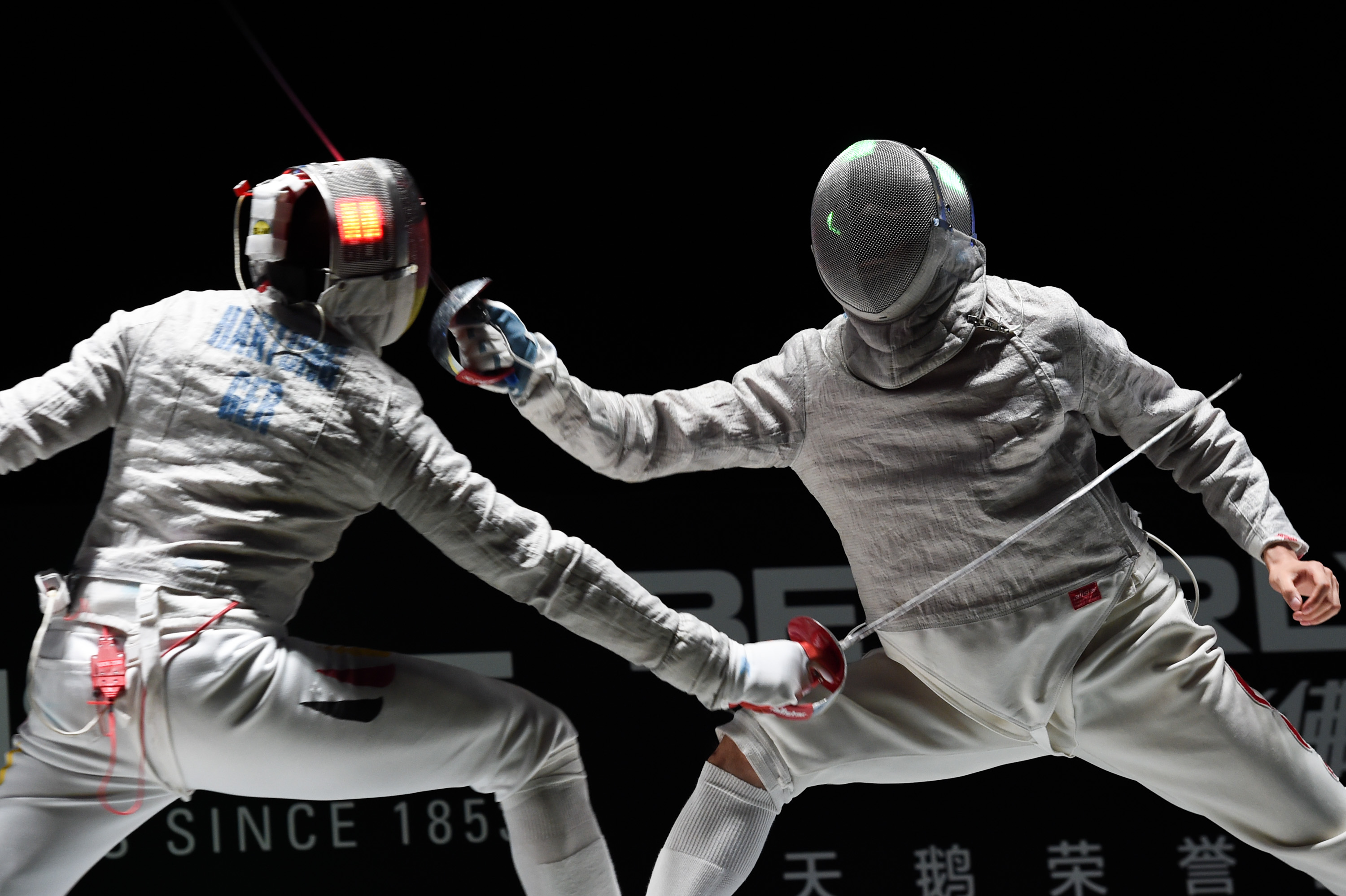 击剑——世锦赛:中国选手许英明无缘男佩16强(4)