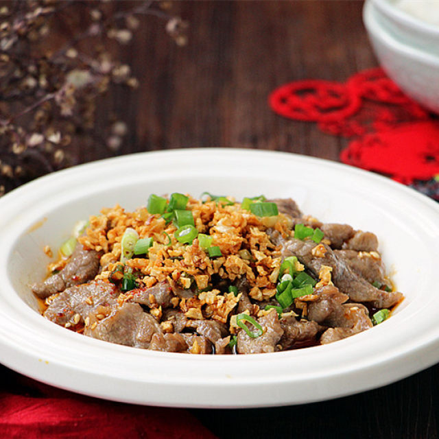 蒜香牛肉,蒜香浓郁,牛肉鲜嫩,下酒下饭