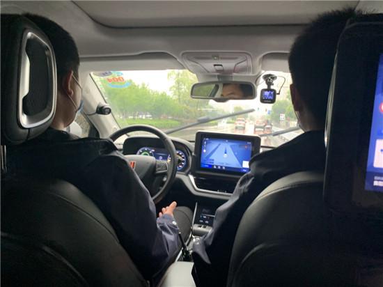 乘坐自动驾驶出租车是什么体验?