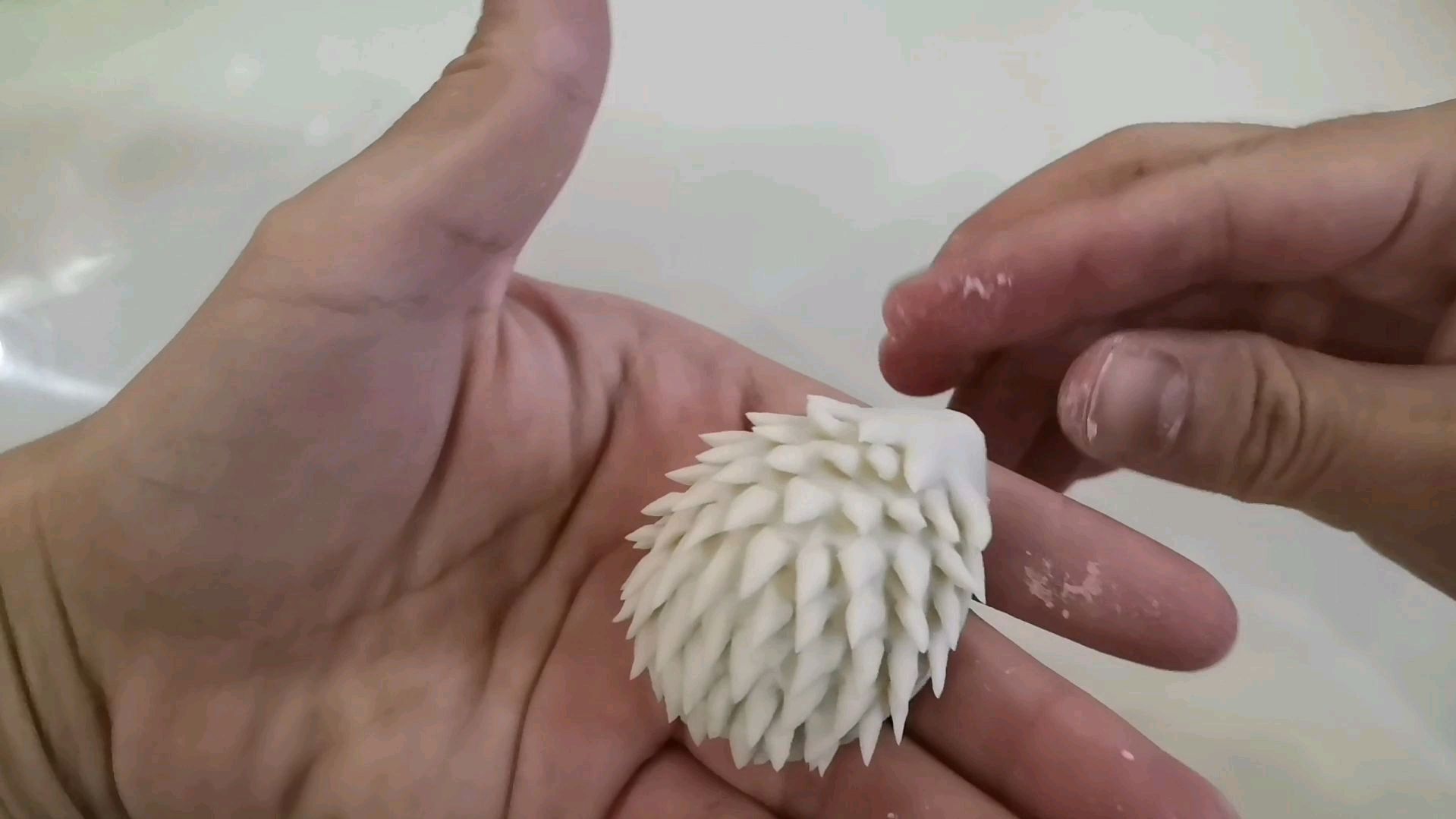 不要老是做刀切馒头啦,试试做做刺猬馒头吧,简单好玩,小孩喜欢