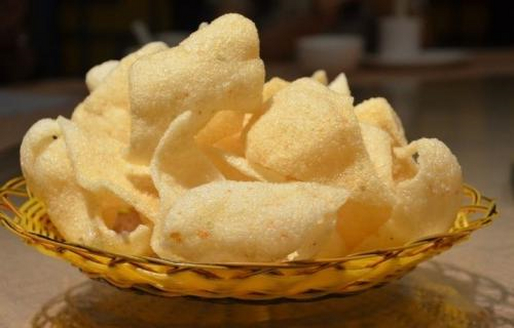 汤皮,是一种用米浆做成的糕,晒干后可储藏,特好吃.