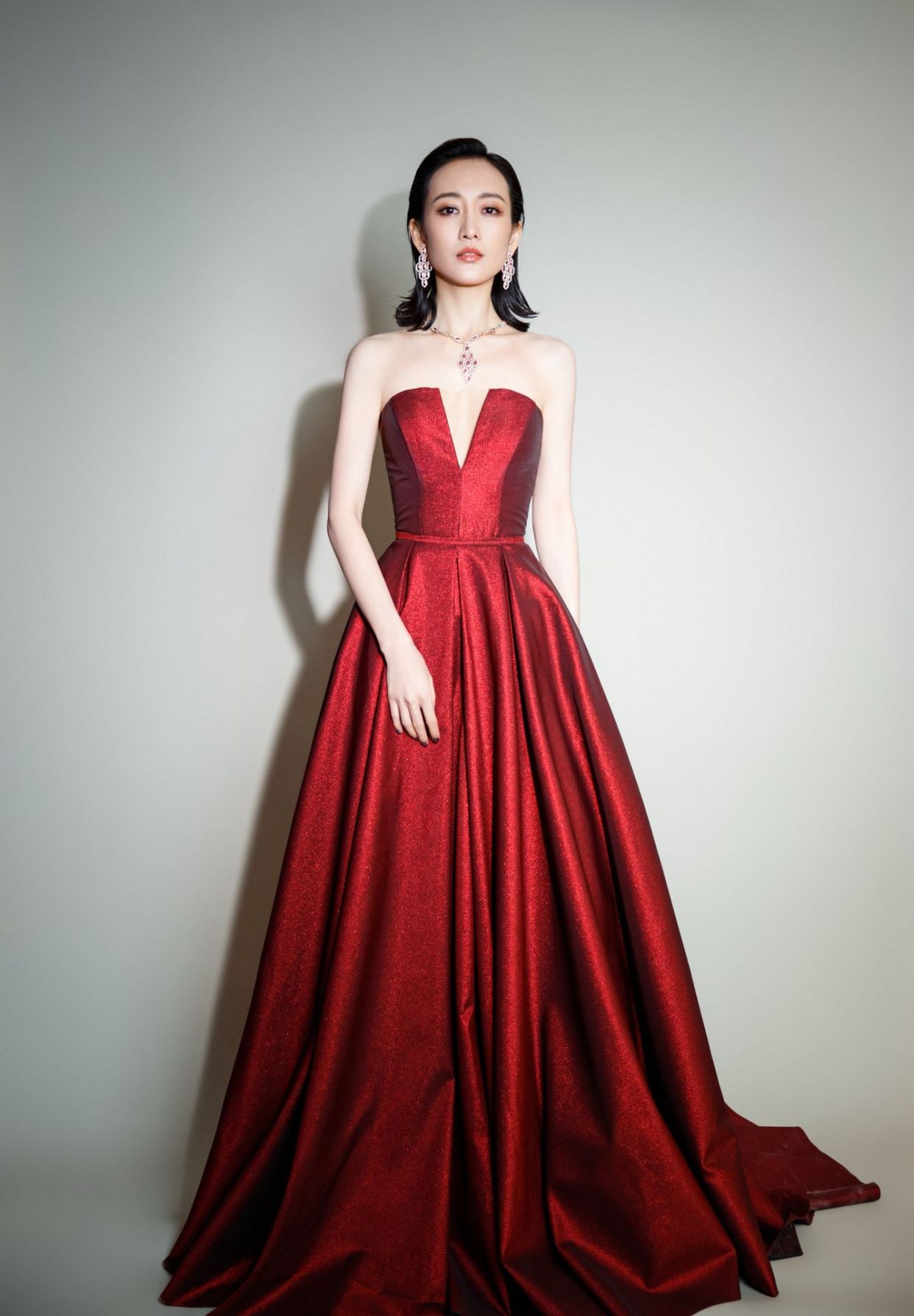 《精英律师》蓝红到底有多瘦,看她穿红色礼服就知道啦