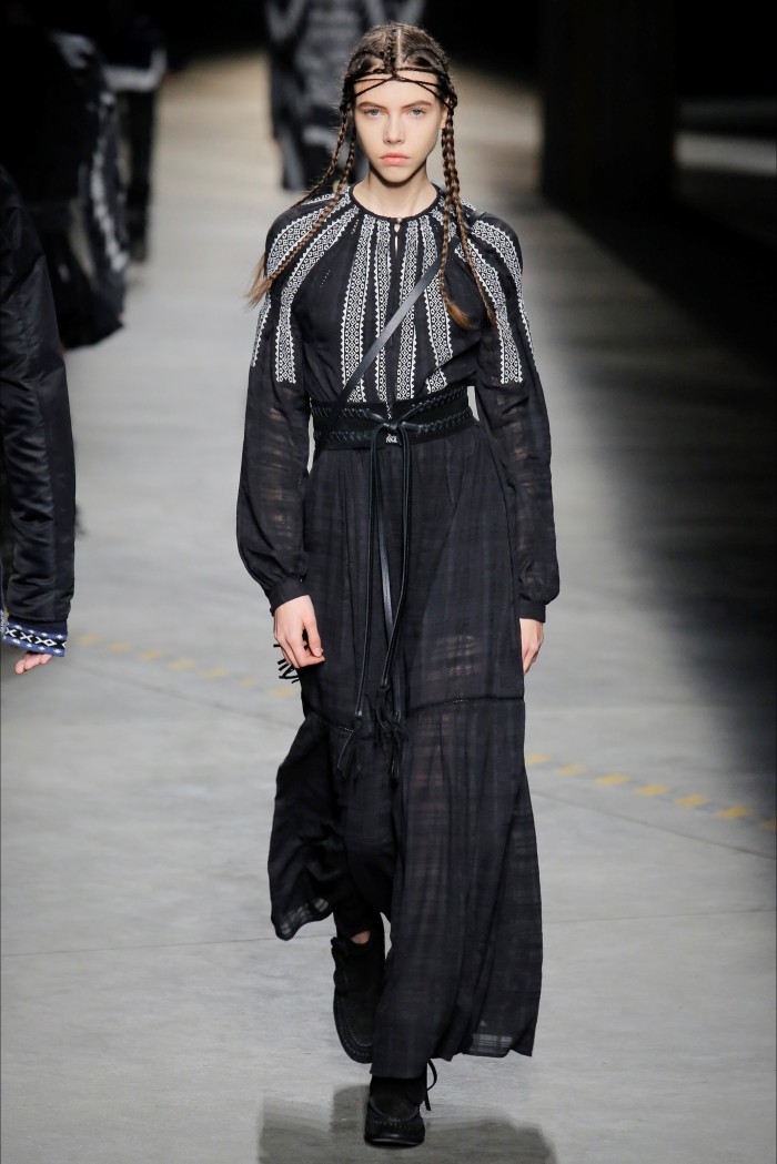 时装秀:国际模特造型优雅别致,穿搭魅力十足,哪种风格属于你?