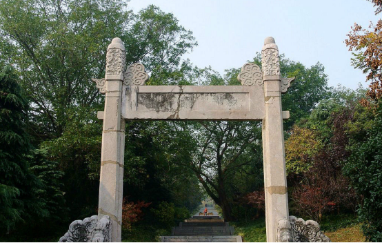 南京的人间天堂紫金山陵,是一个人杰地灵的地方,值得我们游览!