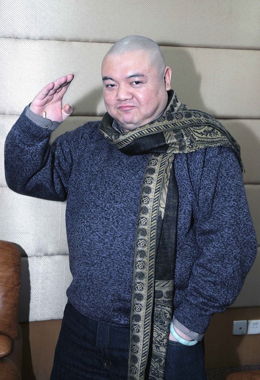 演员谢宁在涿州失联两天,救援人员发视频称他一切安好,因照料父母无法