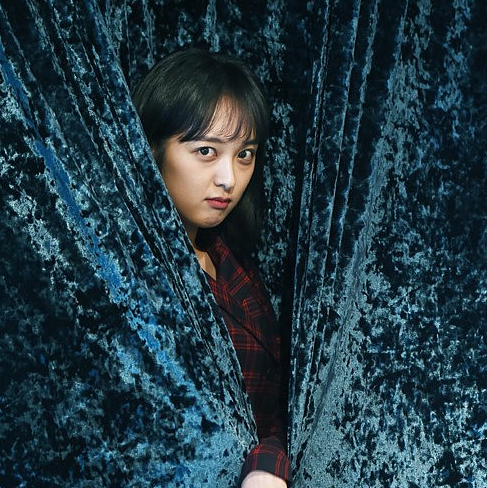 《天空之城》金宝罗接受采访展现俏皮一面,与剧中角色反差大 .