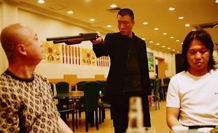 刘华强和乔四是一个级别的黑社会大哥,你知道封彪跑的原因了吧