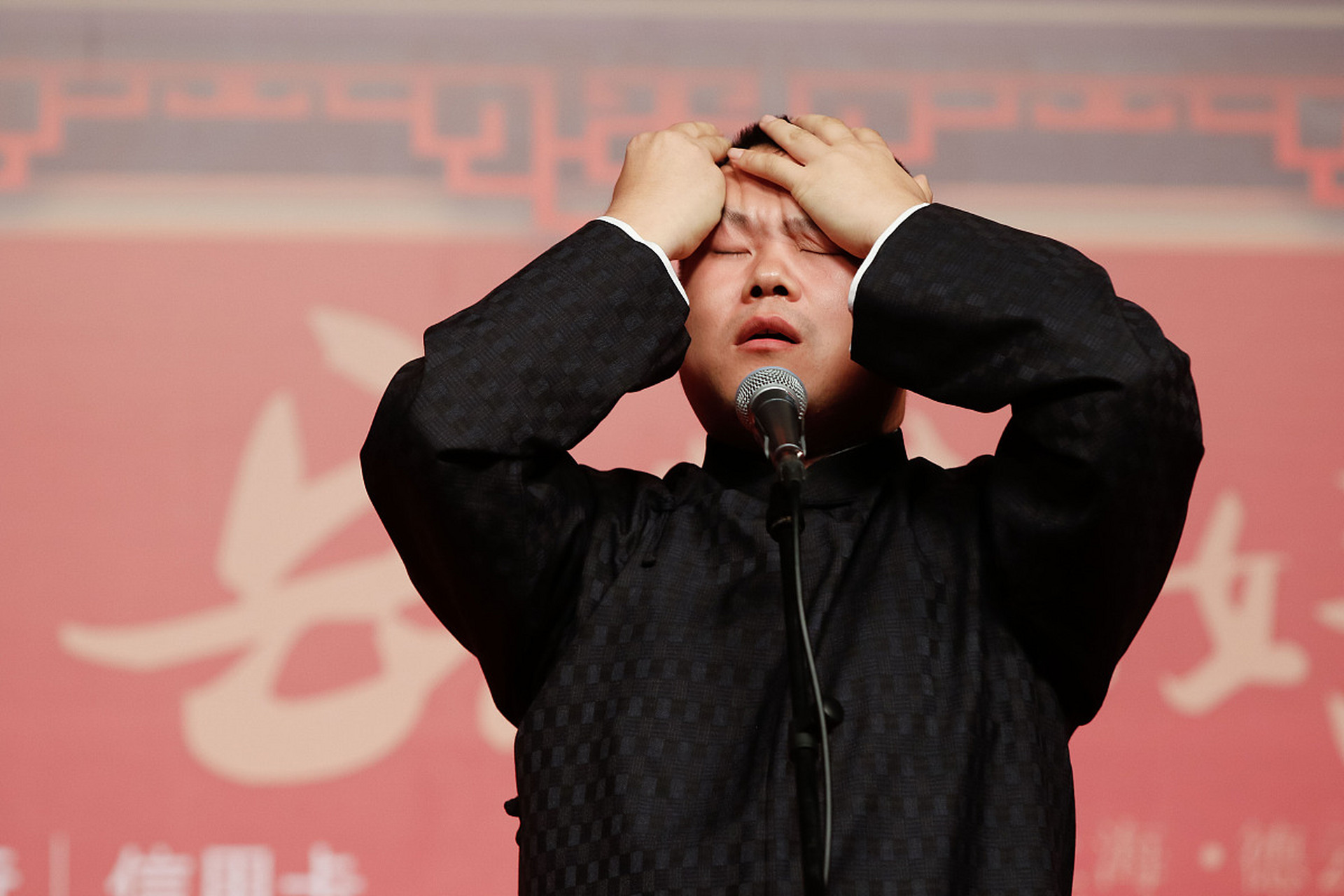 岳云鹏是德云社的弟子之一,他在德云社的发展中起到了重要作用.