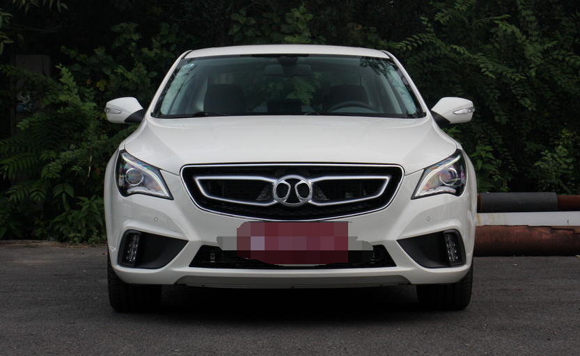 超现代的设计,科技感十足,驾驶乐趣强大的绅宝d60