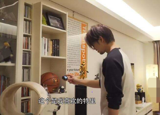 明星陈柏霖豪宅内景曝光,收拾得十分干净,一个男生这么爱卫生