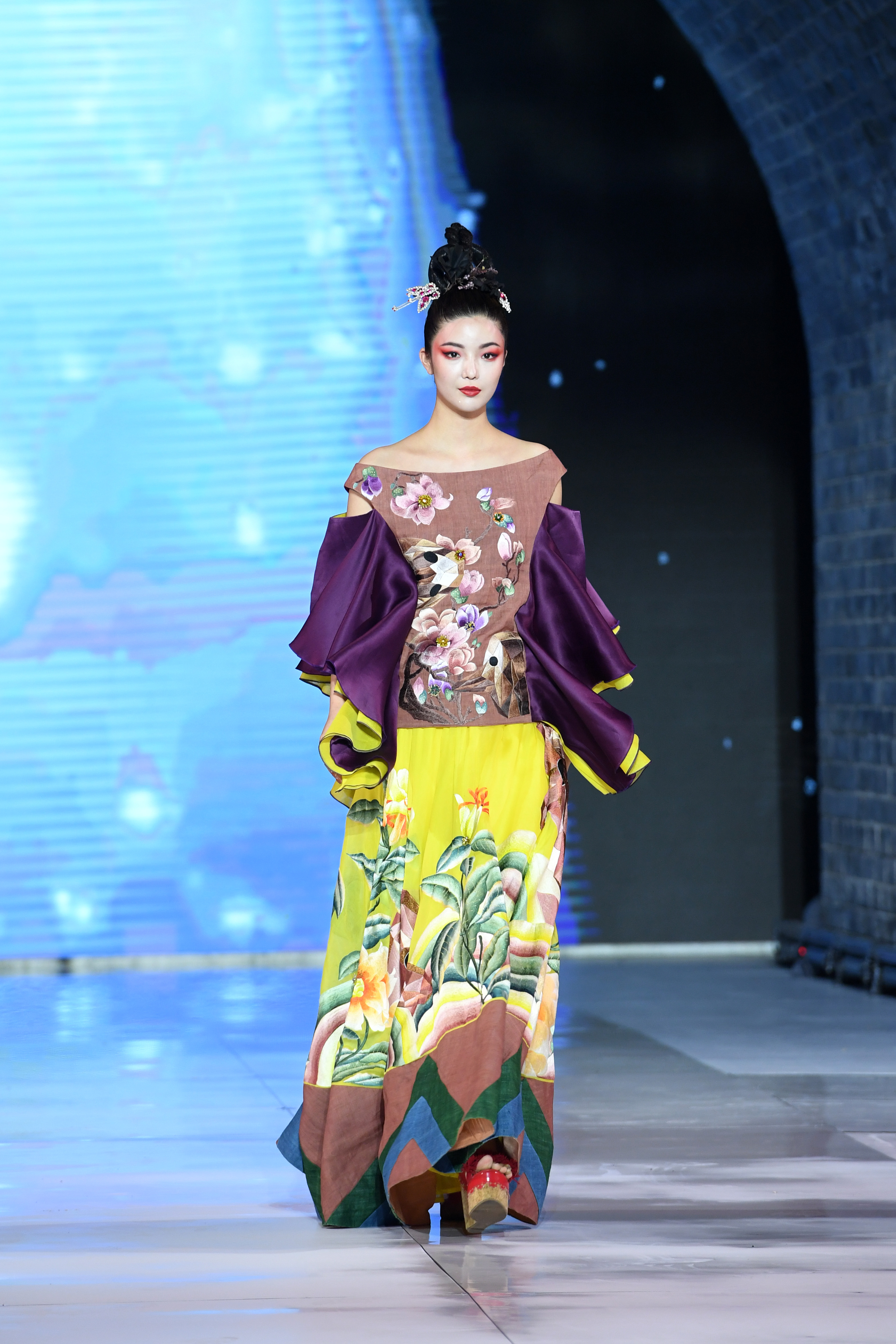 荣昌夏布·张义超非遗时尚大秀在渝举行