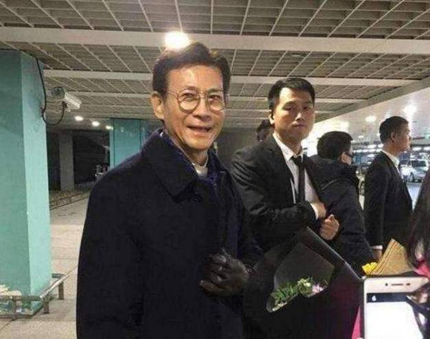 男神郑少秋竟是谢顶患者,佩戴假发已有40多年,网友:聪明绝顶!