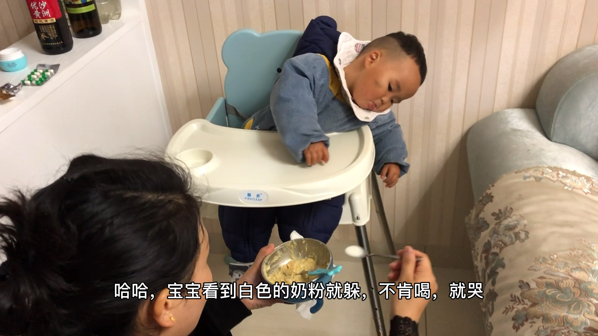 时隔几个月,以为宝宝会喝奶粉,结果除了米饭看到奶粉就哭起来